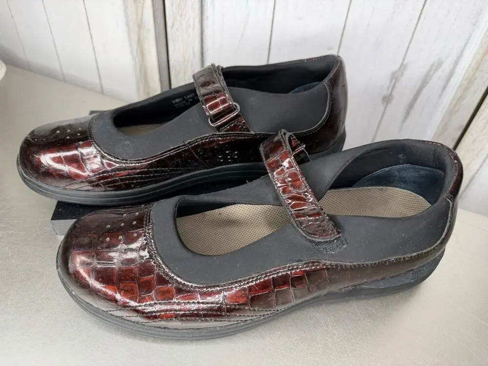 Drew Burgundy Crocodile Pattern Mary Jane's Women's Shoe Size 10.5 Patent